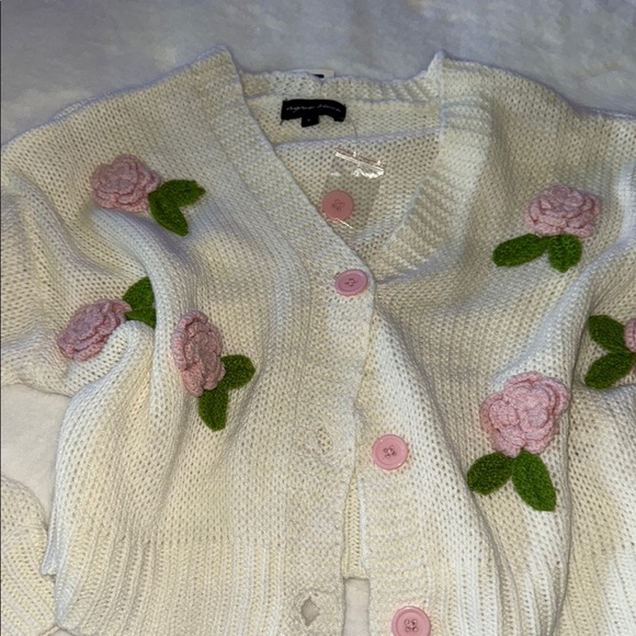 Women's Cream Floral Cardigan Sweater - Picture 5 of 10